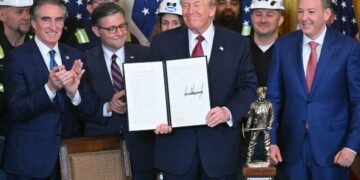 Donald Trump verkündet Ende der US-Abgasvorgaben