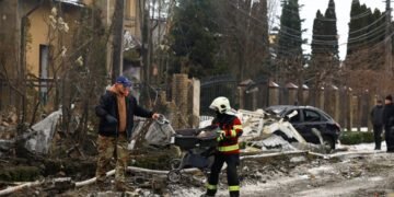 Zerstörte Wohnhäuser im Dorf Putrivka durch die jüngste Eskalation im Ukraine-Krieg.