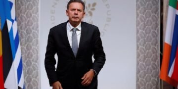 Wiederaufbau von Schulen und Krankenhäusern durch Portugal Soforthilfe nach Sturm Kristin