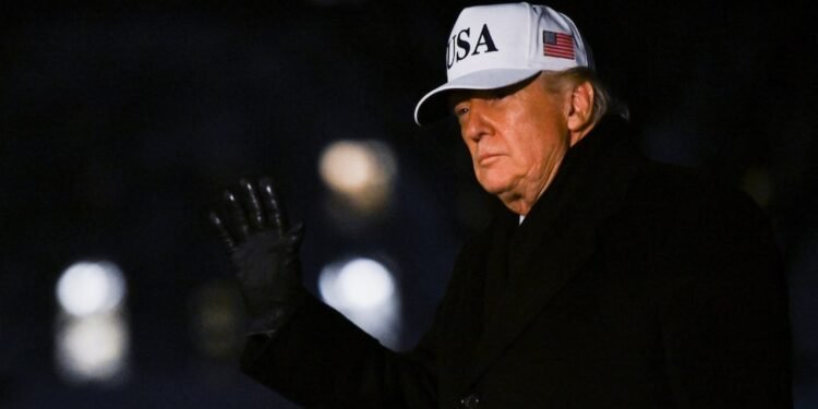 Das ehemalige Präsidentenpaar steht im Zentrum der Kritik, nachdem Trump teilt Obamas rassistisches Video.