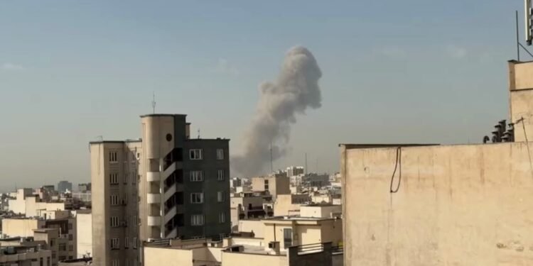 Donald Trump verkündet Details zur Militäroperation gegen den Iran im Weißen Haus