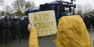 Juristische Dokumente zum Thema Gericht stoppt Einstufung