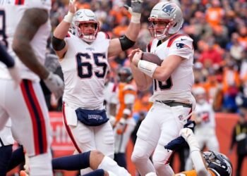 Der massive wirtschaftlicher Effekt des Super Bowl zeigt sich in der vollbesetzten Arena in Kalifornien.