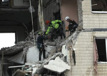 Beschädigte Stromleitungen infolge des Russischer Drohnenangriff Dnipropetrowsk