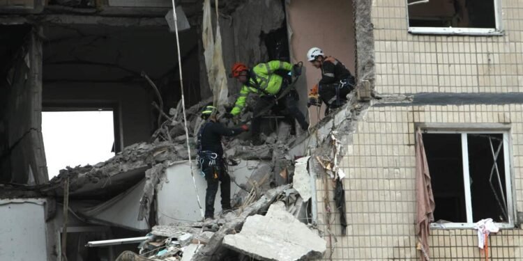 Beschädigte Stromleitungen infolge des Russischer Drohnenangriff Dnipropetrowsk