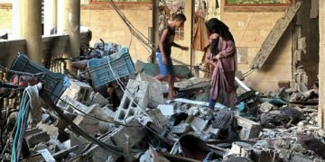 Bergung der Opfer nach dem Angriff auf Schule im Iran