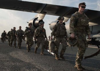 USS Boxer mit Mehr Truppen im Nahost