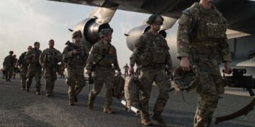 USS Boxer mit Mehr Truppen im Nahost