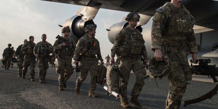 USS Boxer mit Mehr Truppen im Nahost