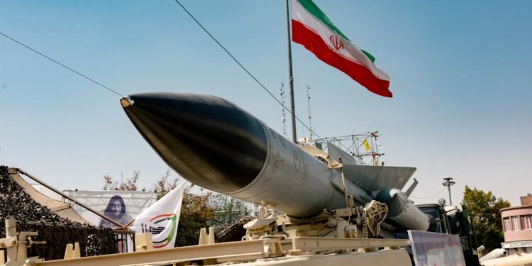 Ein mobiler Raketenwerfer verdeutlicht Irans Raketenkapazitäten in der Region.