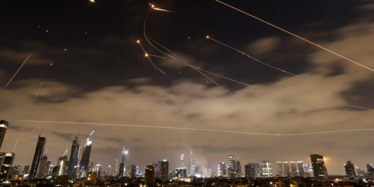 Trümmer nach einem Raketenangriff auf Israel aktuell in Beit Shemesh