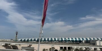 Emirates Flugzeuge am Boden nach dem Drohnenangriff auf den Flughafen Dubai