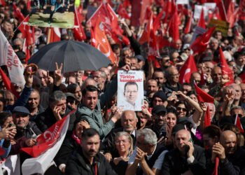 Protest in der Türkei: Imamoglu auf Plakaten