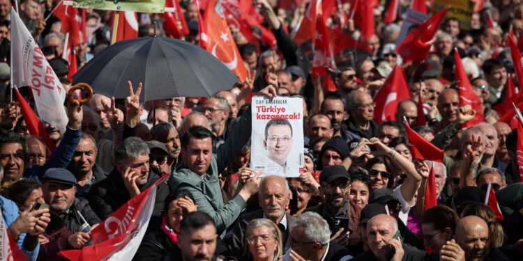 Protest in der Türkei: Imamoglu auf Plakaten