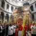 Palmsonntag in Jerusalem leere Grabeskirche Gläubige mit Palmzweigen