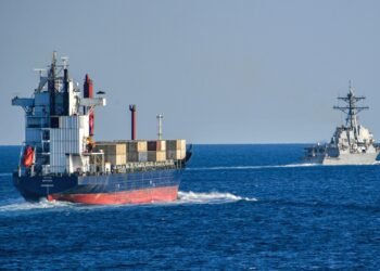 Karoline Leavitt warnt vor einer Blockade der Straße von Hormus im Jahr 2026.