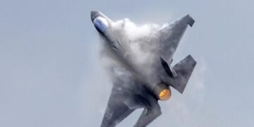 Der Moment bevor Israel schießt iranisches Flugzeug ab mit F-35