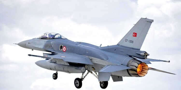 Strategische F-16-Stationierung Zypern zur Sicherung des Luftraums.