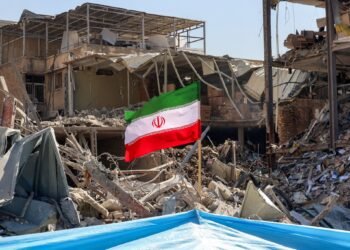 Helfer bergen Verletzte, während die Zahl der Todesopfer im Iran steigt