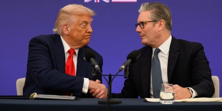 Strategische Luftansicht für Britische Stützpunkte gegen den Iran im Indischen Ozean.