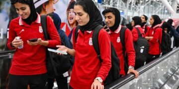 Iranische Fußballerinnen der Nationalmannschaft im Stadion in Australien