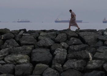 Blockierte Transportwege belasten globale Energiemärkte massiv