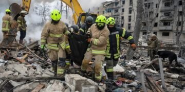 Russisch Angriff auf Charkiw 2026 Trümmer Wohngebäude