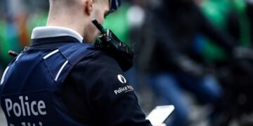 Zerbrochene Fenster durch einen Synagogenanschlag in Belgien