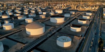 Schifffahrtswege unterbrochen während die Globale Energiekrise eskaliert