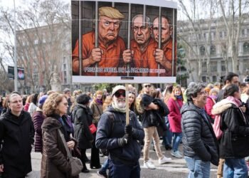 Feministische Proteste gegen den Iran Krieg in Spanien