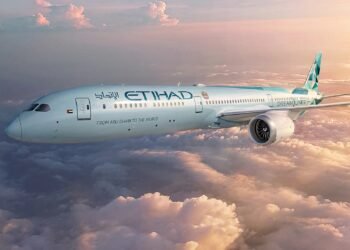 Verwaistes Terminal in Abu Dhabi weil der Flugbetrieb eingestellt ist.