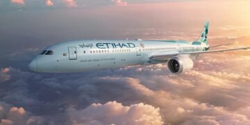 Verwaistes Terminal in Abu Dhabi weil der Flugbetrieb eingestellt ist.