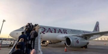 Passagierabfertigung für Qatar Airways Flüge nach Doha in Frankfurt