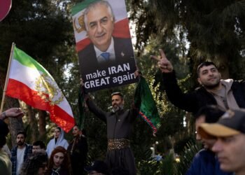 Iraner in London protestieren im März 2026 gegen die systematische Repression gegen Exiliraner.