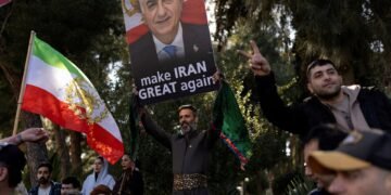 Iraner in London protestieren im März 2026 gegen die systematische Repression gegen Exiliraner.