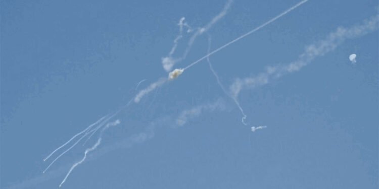 Raketenangriff auf die VAE Trümmer auf Sweihan Road