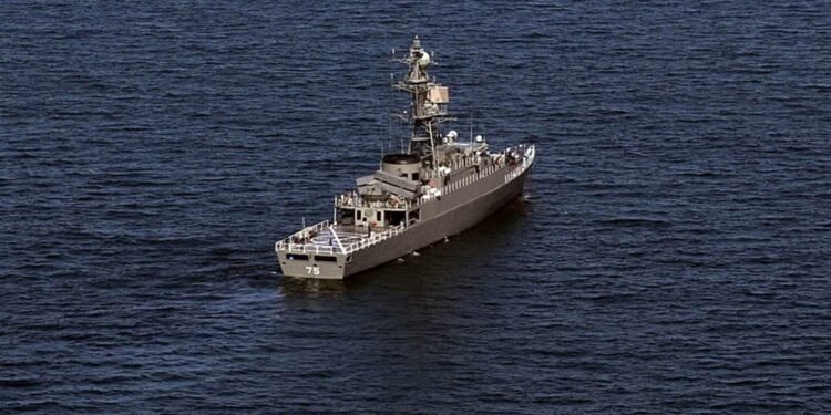 Ölteppich an der Einschlagstelle nach dem Iranisches Militärschiff Zwischenfall.