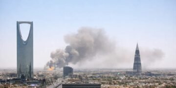 Rettungskräfte nach Explosionen in Riad im Einsatz