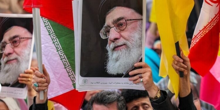 Offizielles Porträt des Führers weshalb die Hamas trauert um Khamenei