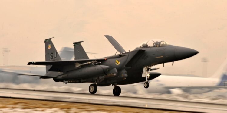 Eine US F-15E im Einsatz kurz bevor Berichte über F-15E Abgeschossen auftauchten