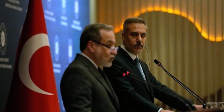 Außenminister Hakan Fidan äußert sich zur Verletzung des türkischen Luftraums durch iranische Raketen.