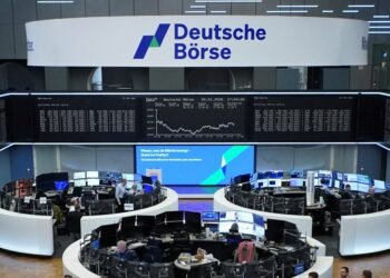 Öltanker vor der Straße von Hormus symbolisieren die Auswirkungen Iran-Kriegs auf Europa