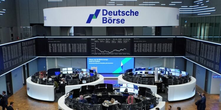 Öltanker vor der Straße von Hormus symbolisieren die Auswirkungen Iran-Kriegs auf Europa