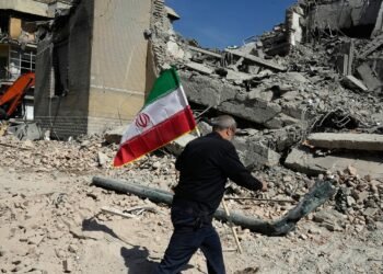 Kontext hinzufügen: Kombinieren Sie das Keyword immer mit einer kurzen Beschreibung dessen, was auf dem Bild tatsächlich zu sehen ist.