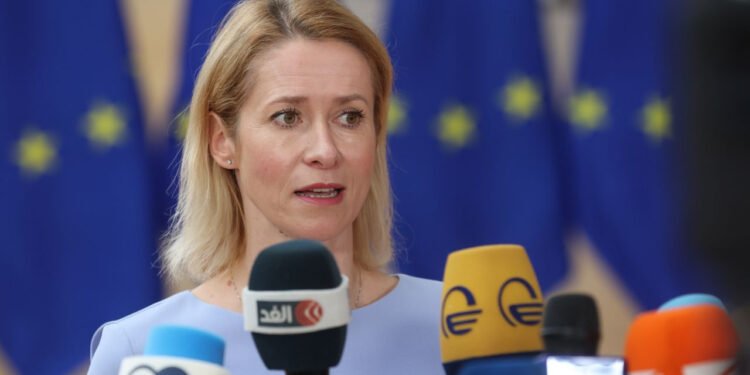 Kaja Kallas diskutiert Lösung zur Hormus-Sperrung in Brüssel Luftaufnahme der Straße von Hormus mit Öltankern