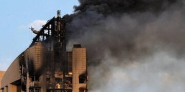 Trümmer nach dem Angriff auf den Flughafen von Kuwait