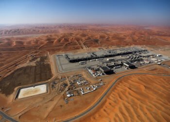 Satellitenbild der gesperrten Meerenge – Nahost Ölexporte auf Rekordtief