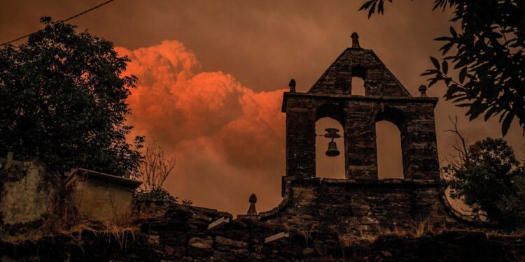 Löschflugzeug gegen Waldbrände