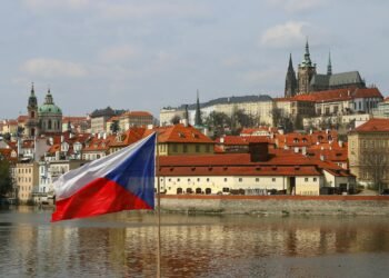Premierminister Babiš diskutiert über Französischer Nuklearschirm