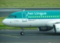 Ein Aer Lingus Flugzeug am Flughafen Dublin während der Kerosinkrise